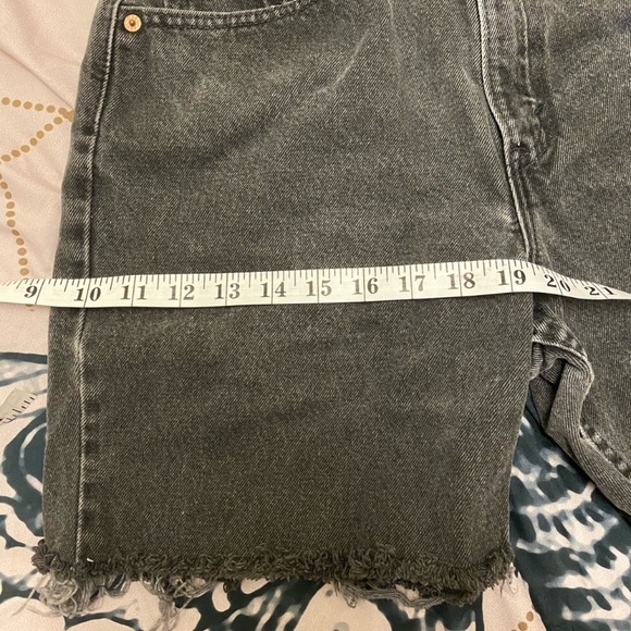 Vintage Levi jean shorts - Picture 4 of 5